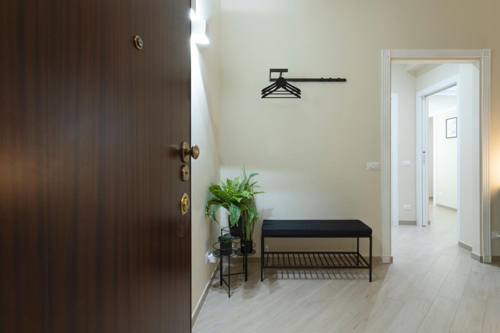 Anastasia Charming Close To Vatican Museum Rom