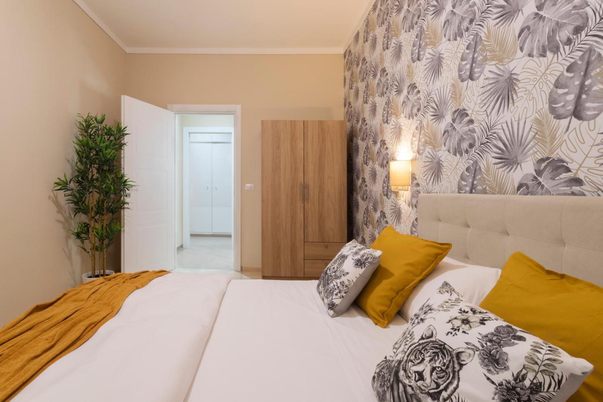 Anastasia Charming Close To Vatican Museum * Rom